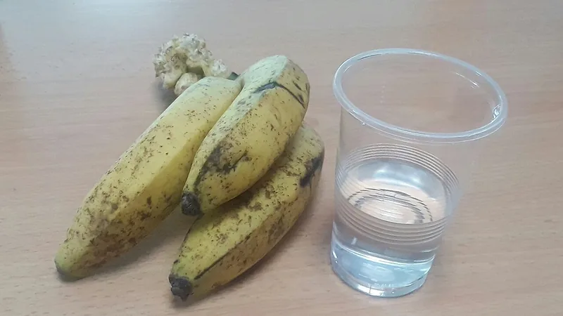 Стакан воды и полезный завтрак